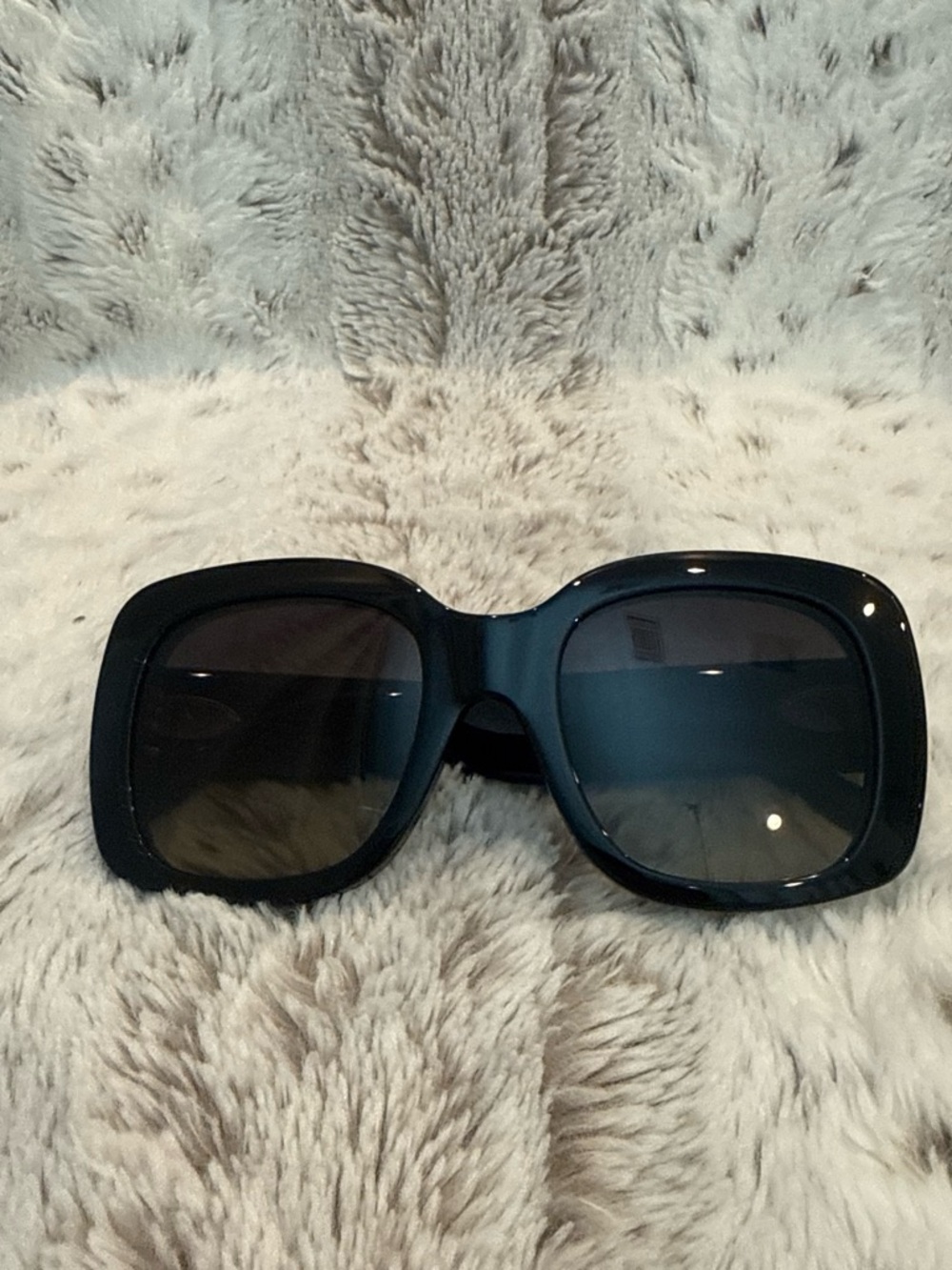 Louis Vuitton Black Monogram Acetate Sunglasses with Gold Accents - Picture 4 of 4